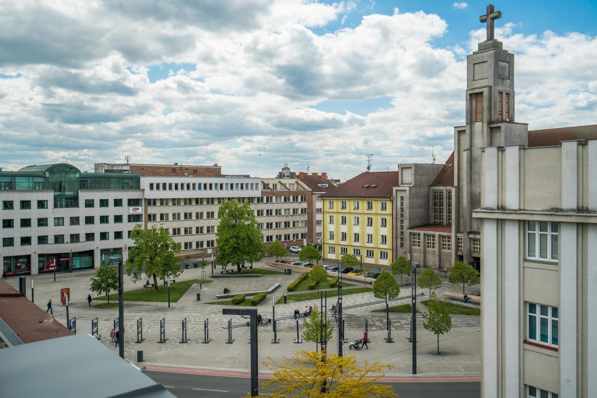 Perla Hradce 401 Appartement Hradec Králové Buitenkant foto
